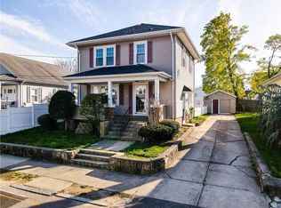 116 Burnside St, Cranston, RI 02910