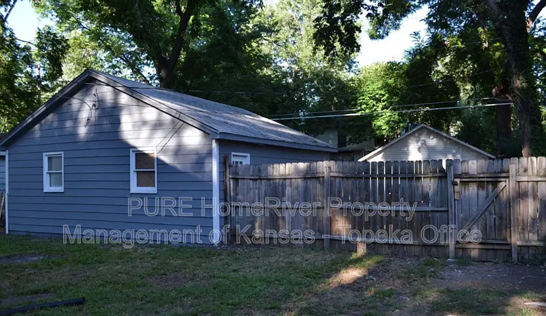 3 bed, 1.0 bath, 1089 sqft, $1,295 — Photo 3