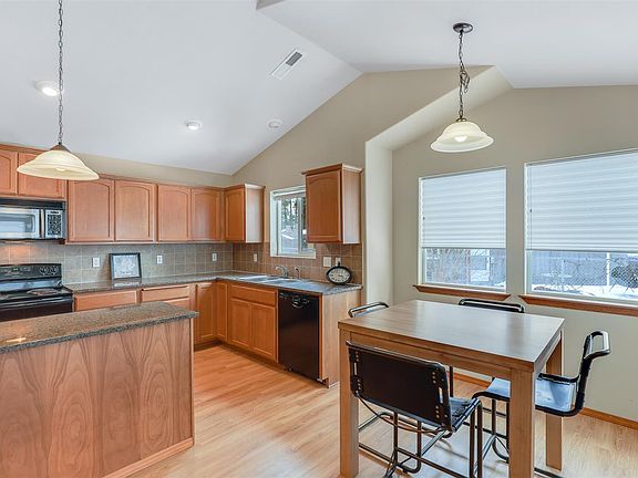 4th image of 541 S Evergreen Dr