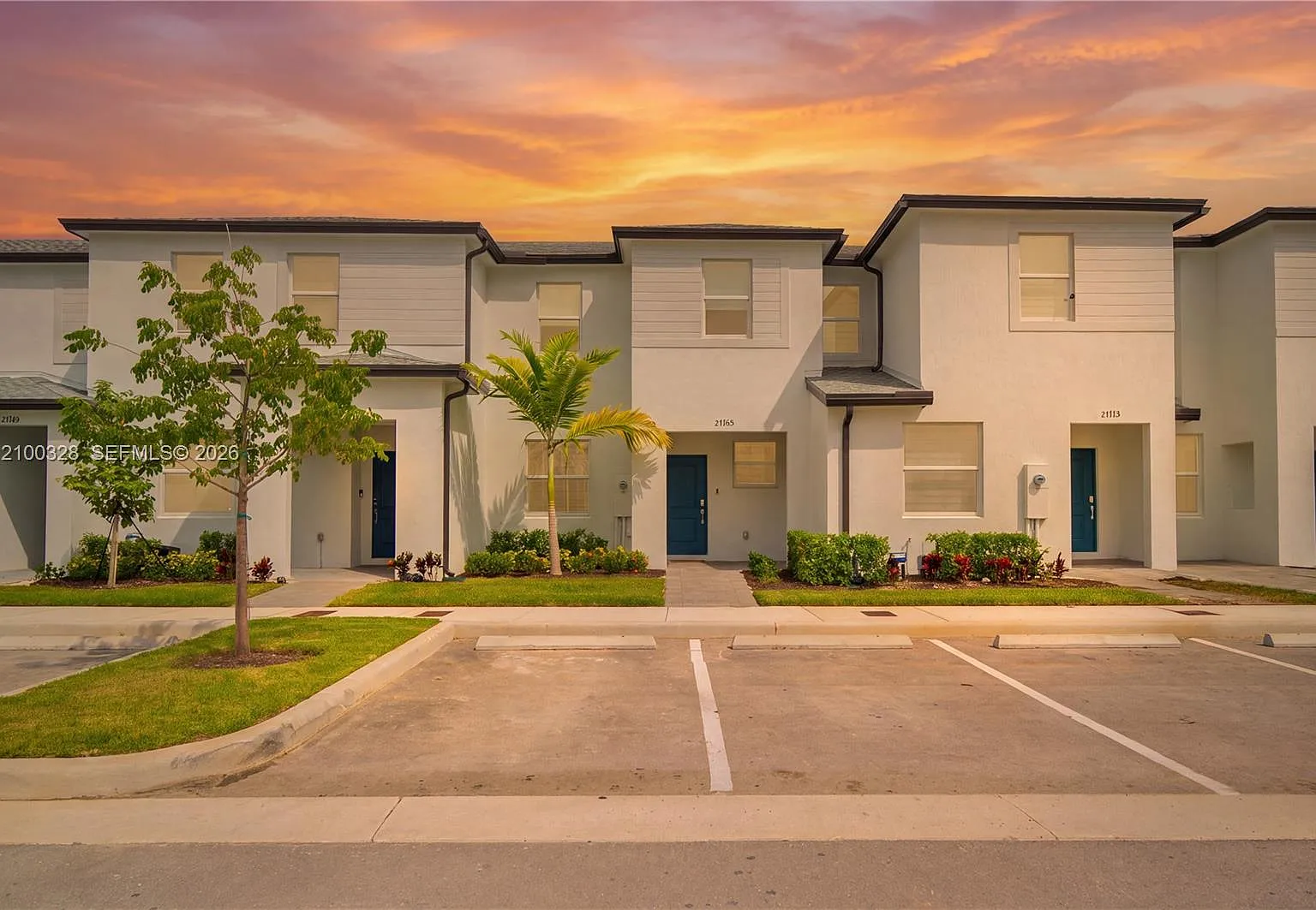 3 bed, 2.5 bath, 1446 sqft, $2,800 — Photo 3