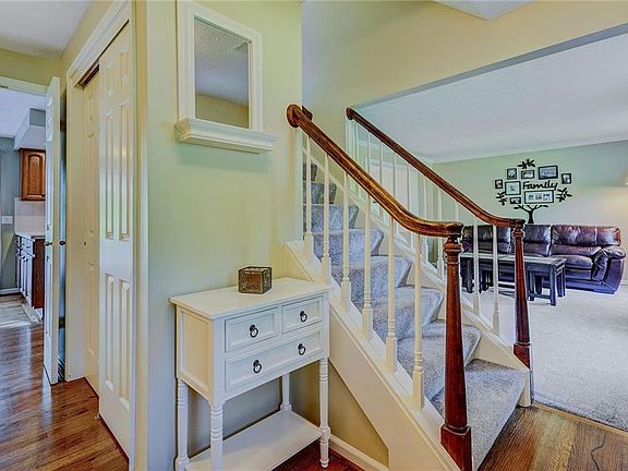 3rd image of 10 Erie Cres