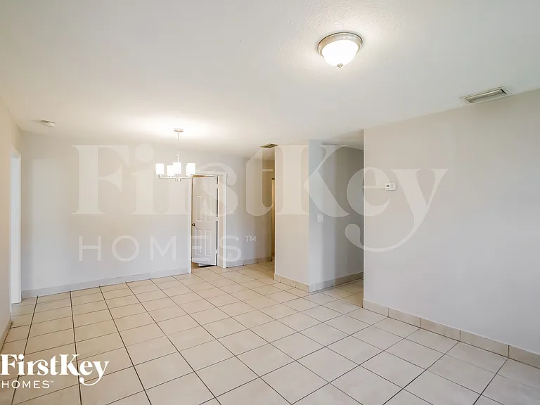 3321 NW 177th Ter — Photo 3