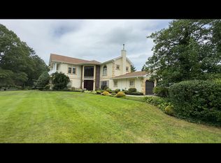 8 Wildwood Dr, Dix Hills, NY 11746