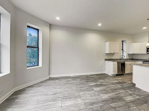 5th image of 2213 W 23rd Pl #2F