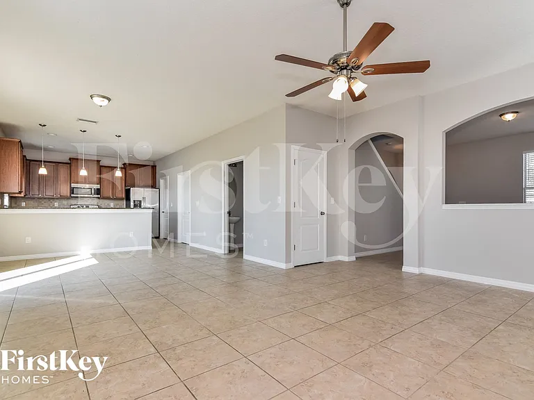 561 Vista Ridge Dr — Photo 3
