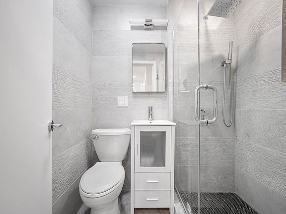 4th image of 624 E 11th St #1DC2