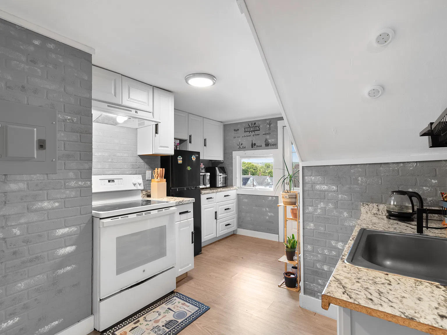 1 bed, 650 sqft, $1,200 — Photo 1