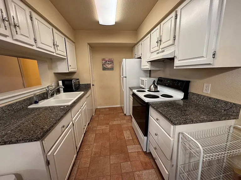 14403 N Penn Pl #F — Photo 4