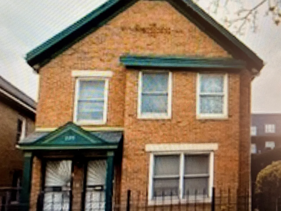 220 S Hoyne Ave #1