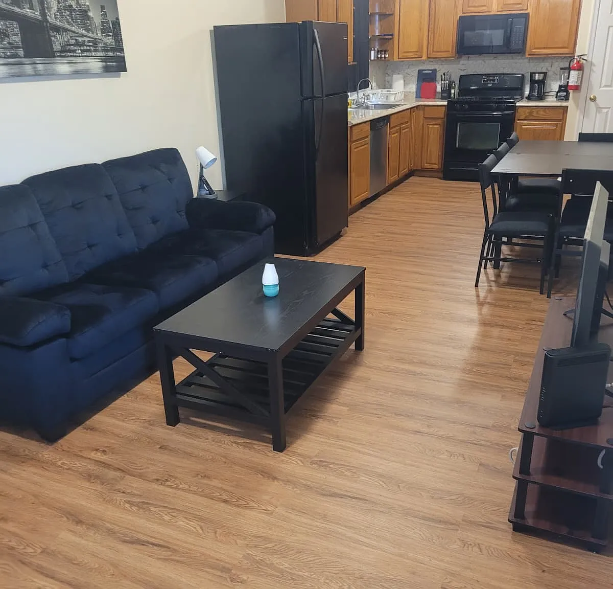 3 bed, 1100 sqft, $2,600 — Photo 1