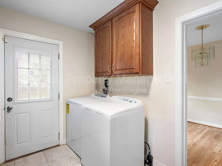 8514 Wetherly Dr — Photo 11