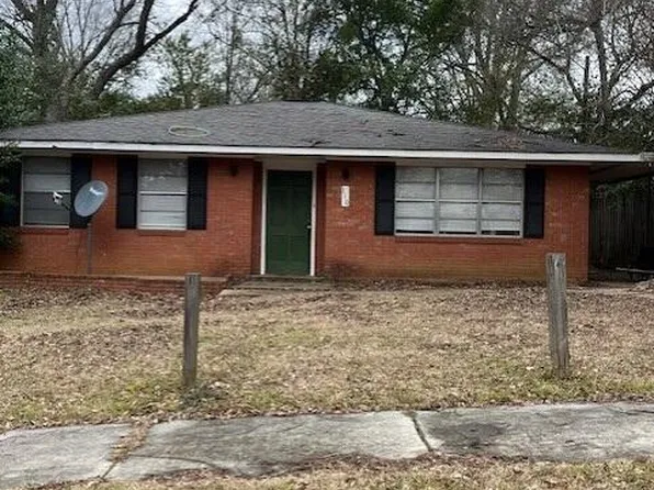 110 S 4th St, McComb, MS 39648