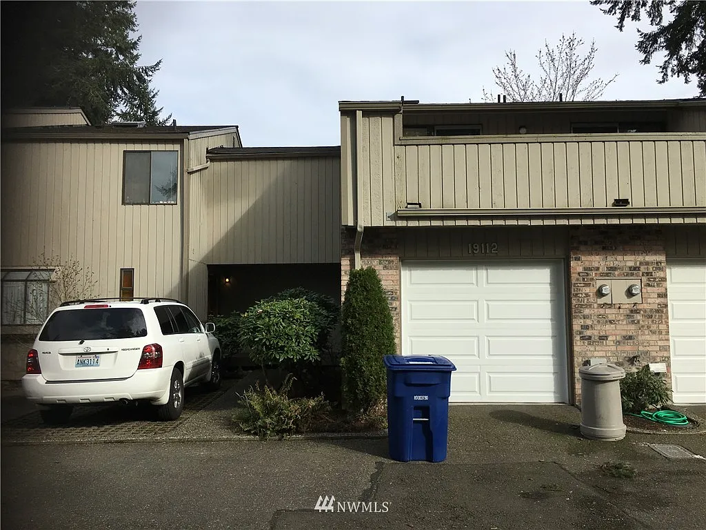 19106 Ballinger Way NE #112 photo 1