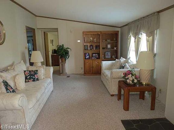 2nd image of 121 Aster Cir