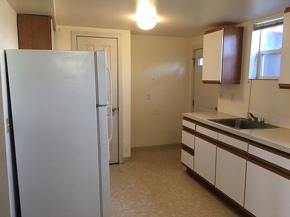 4th image of 917 S College Ave