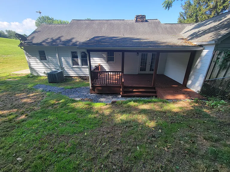 317 Poplar St — Photo 2