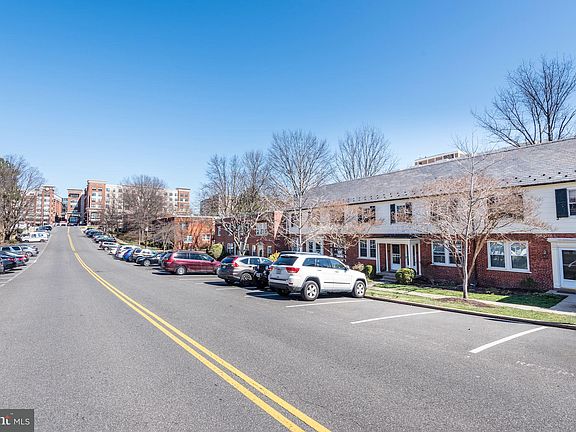 3rd image of 1201 S Barton St Unit 135