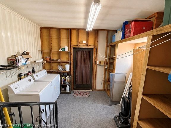 3rd image of 2408 Royce Ln
