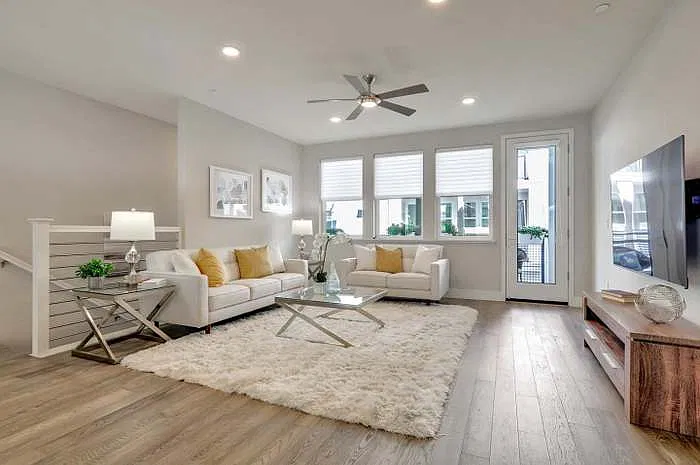 3 bed, 2134 sqft, $5,200 — Photo 2