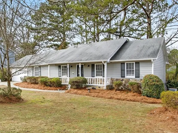 2045 Skyland Glen Dr, Snellville, GA 30078