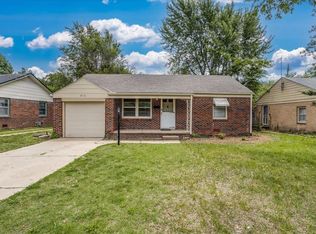 810 S Drury Ln, Wichita, KS 67207