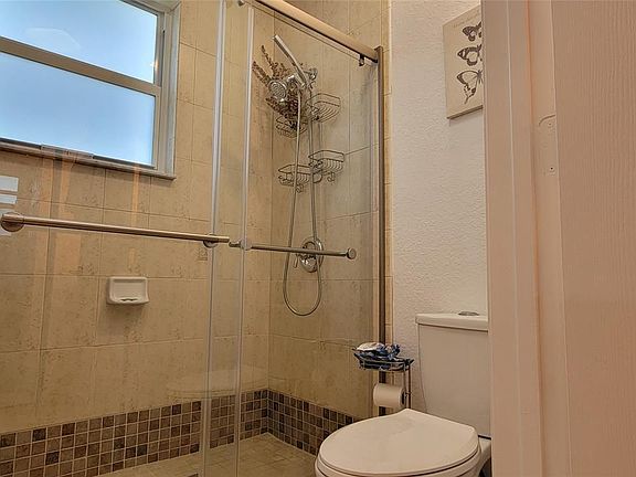 3rd image of 6633 Hidden Cove Dr