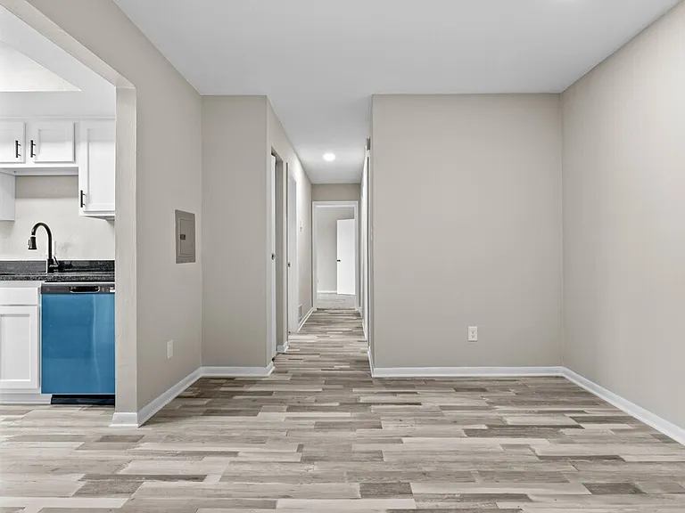 Bayville Apartments — Photo 39