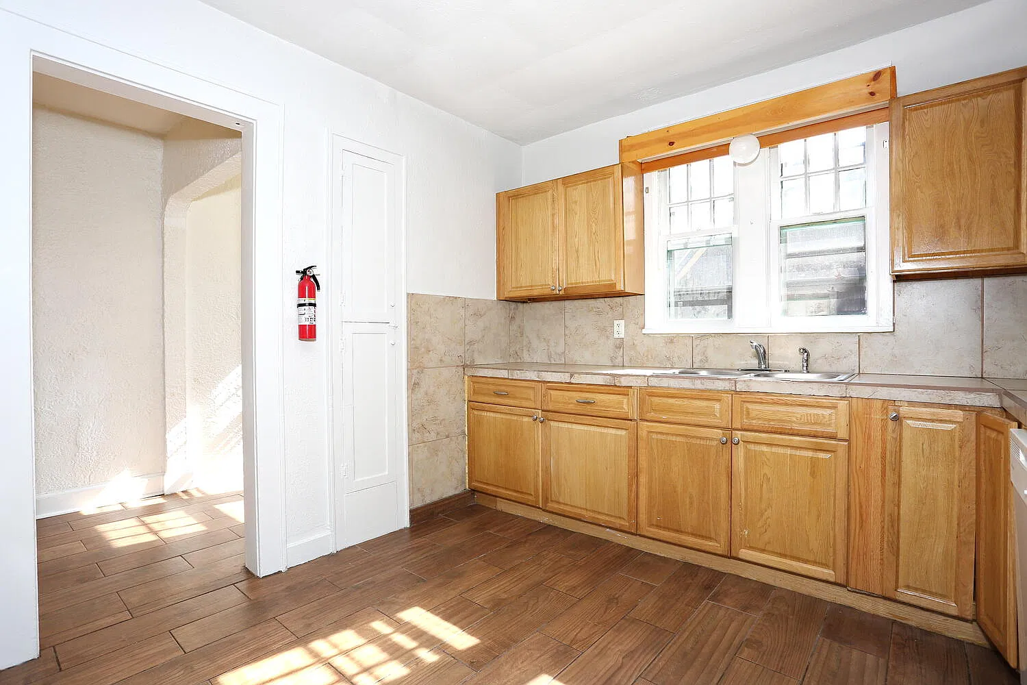 3 bed, 1200 sqft, $3,200 — Photo 4
