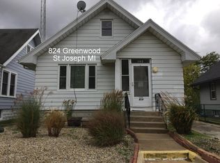 824 Greenwood Ave, Saint Joseph, MI 49085