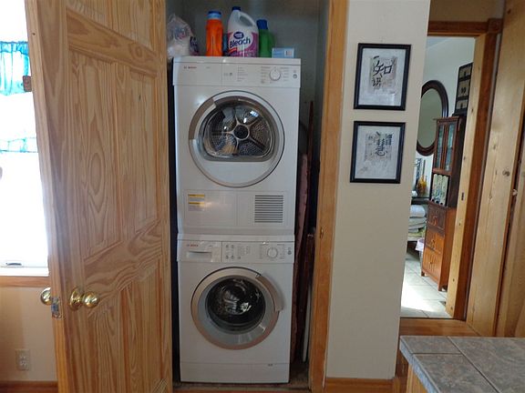 4th image of 414 Albany Ave