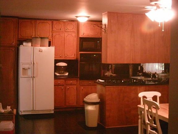 Kitchen w/ Granite