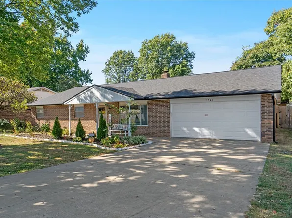 1306 Silent Grove Rd, Springdale, AR 72762