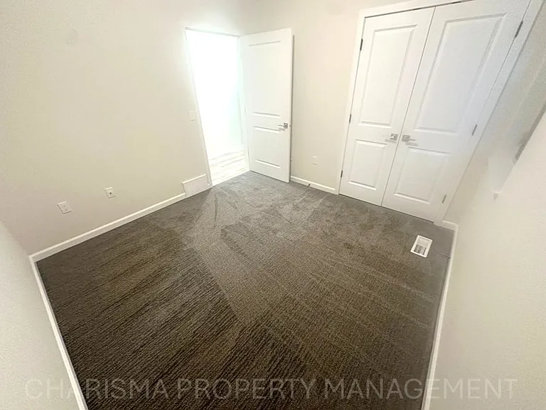 32nd Street Condominiums — Photo 38