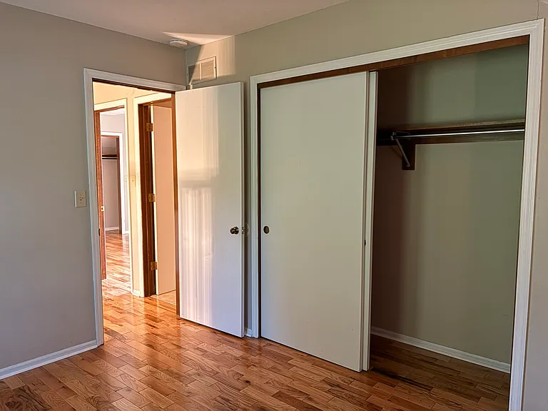 5990 Kirkwall Ct W — Photo 32