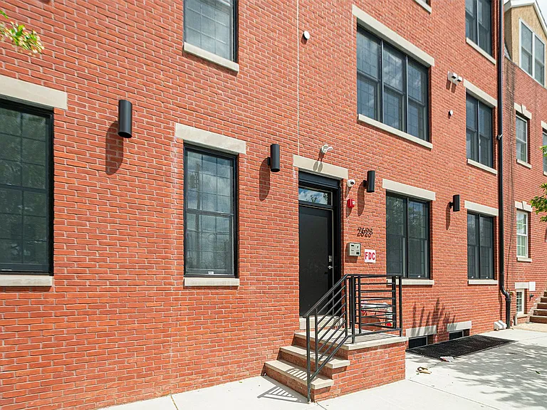 2623 Christian St — Photo 12