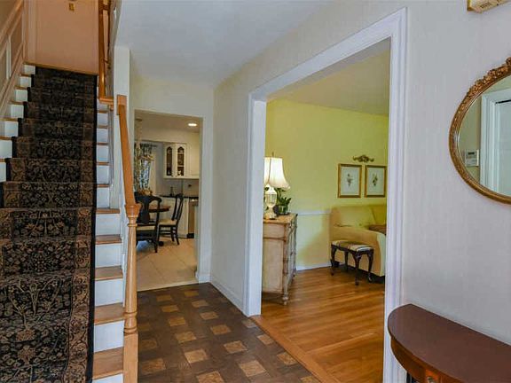 5th image of 156 Chestnut St