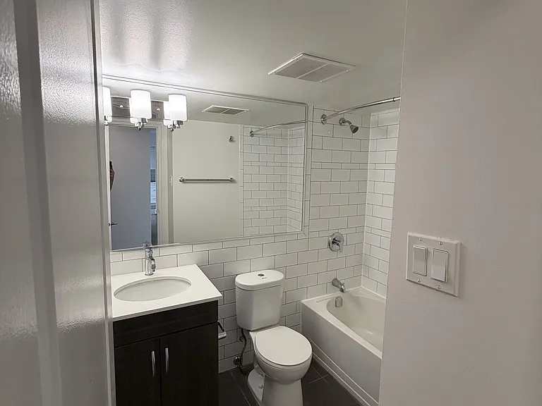 147 Wellington St W #614 — Photo 13