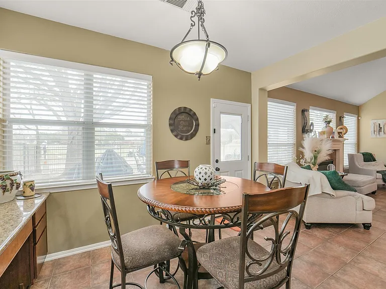 2103 Blue Water Bay Dr — Photo 15