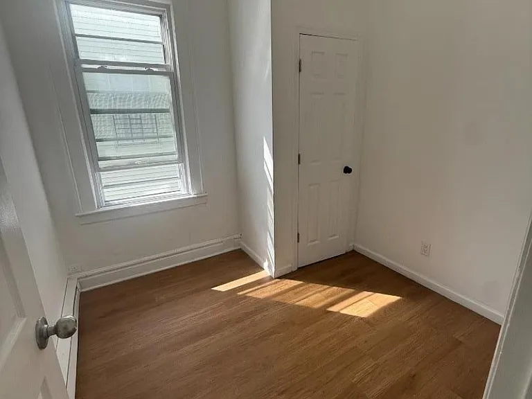 14 Belmont Ter #2R — Photo 6