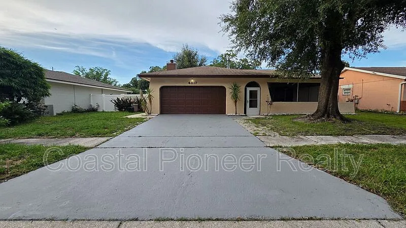 4 bed, 2.0 bath, 1618 sqft, $2,825 — Photo 2