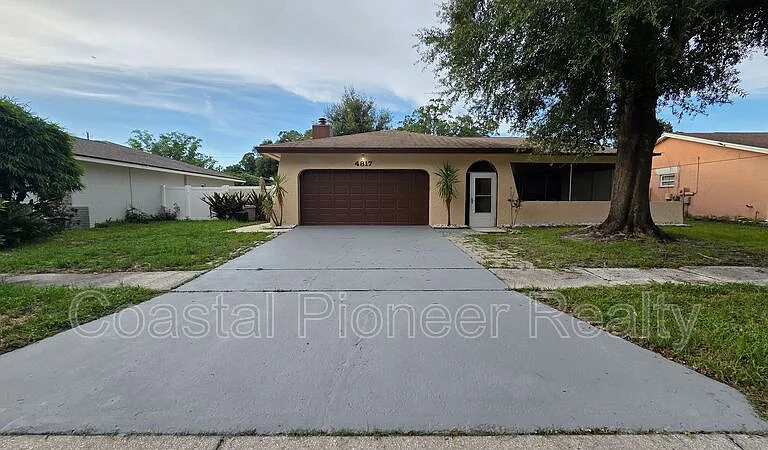4817 Cypress Tree Dr — Photo 2