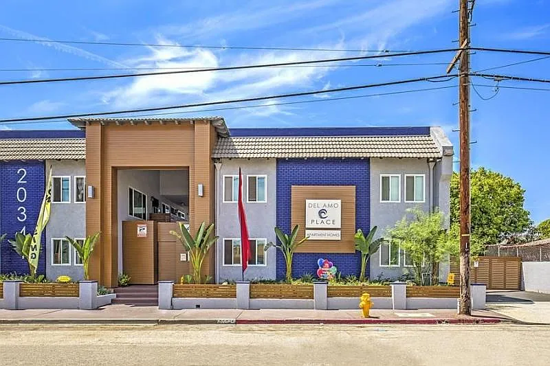 Del Amo Place Apartments Homes — Photo 2