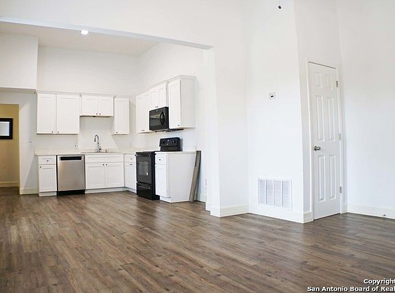 3rd image of 2120 Monterey St #101