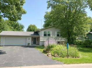 1076 N School St, Silver Lake, WI 53170