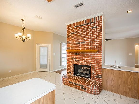 4th image of 2906 Spartacus Dr