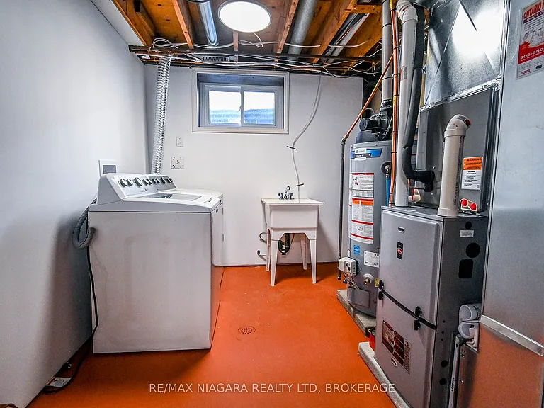 22 Chantler Rd #LOWER — Photo 11