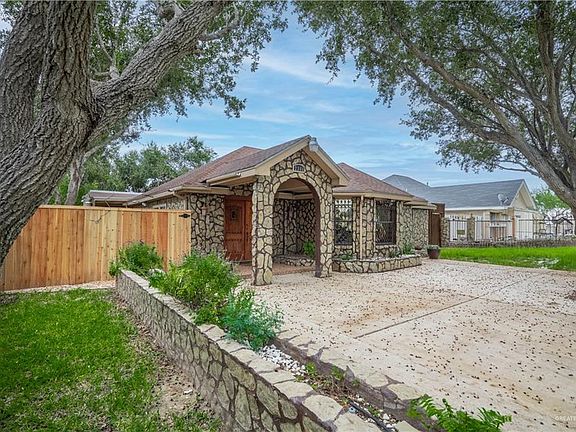3rd image of 2306 Flores Dr #A