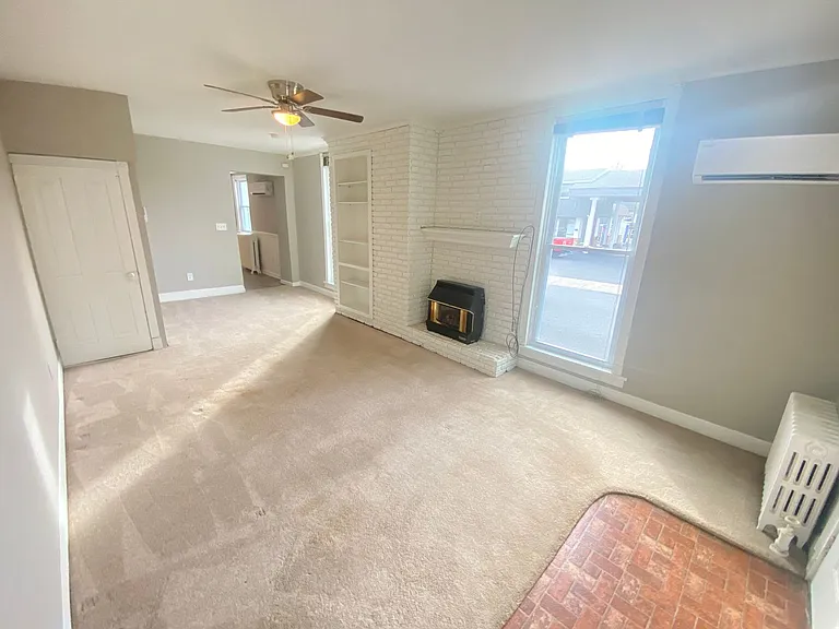 223 W Main St — Photo 4