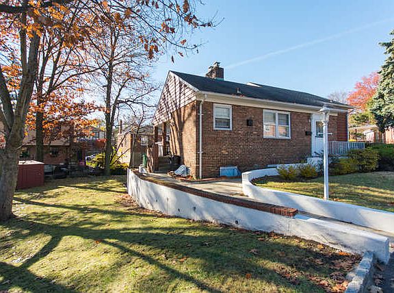 5th image of 22 Larkspur Ln