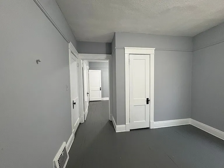 15624 Halliday Ave — Photo 2